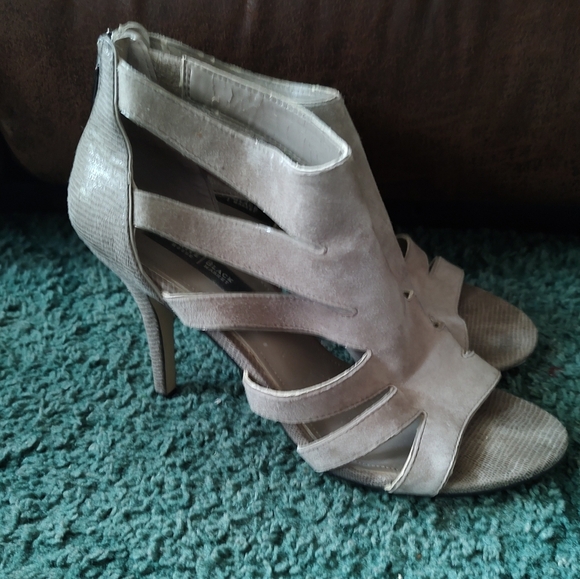 White House Black Market Tan Women's Heeled Sandals 8.5M - Picture 6 of 16